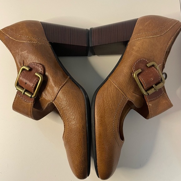 Clarks Tan Leather Women's Flats - Picture 5 of 6